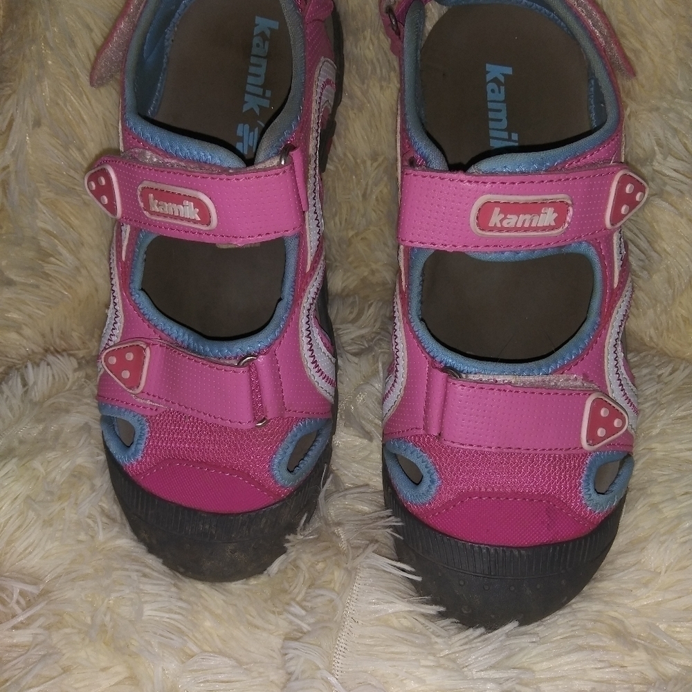 Girls sz 4 Kamik Sea turtle water hiking sandals